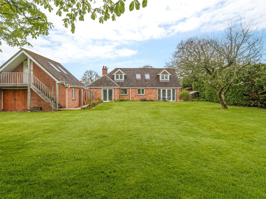 5 bed bungalow for sale in Easton Royal, Pewsey, Wiltshire SN9 Zoopla