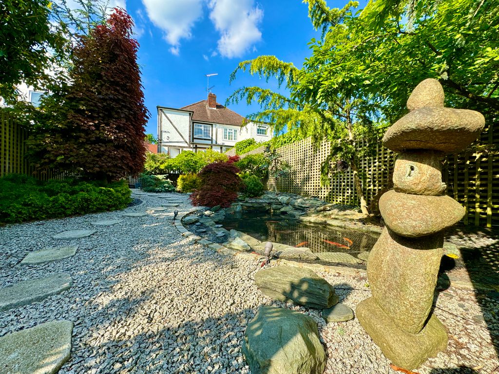 2 bed semidetached house to rent in Shakespeare Road, London NW7, £