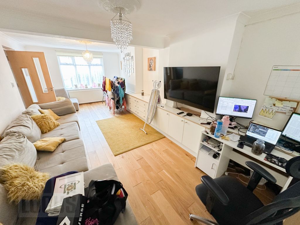 2 bed terraced house to rent in Elenor Road, Waltham Abbey EN8, £1,600