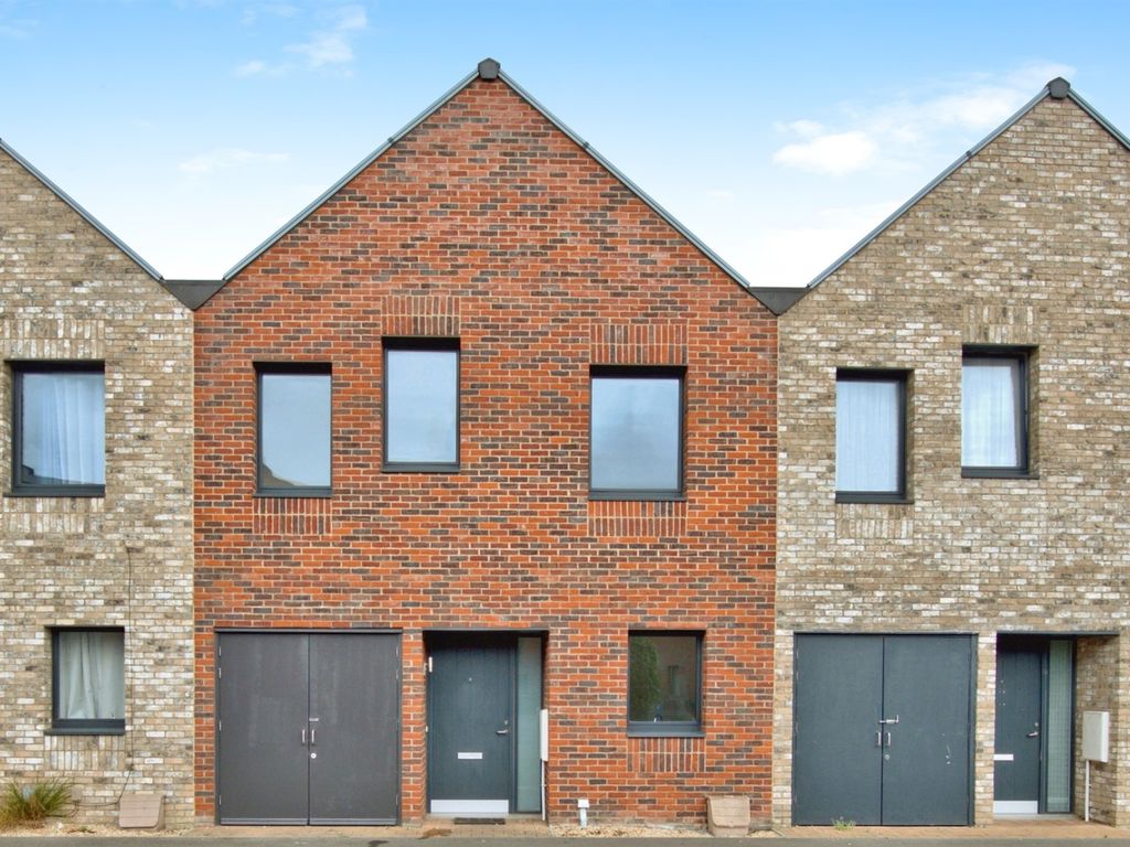 2 bed terraced house for sale in Tilbury Gardens, Tilbury RM18, £