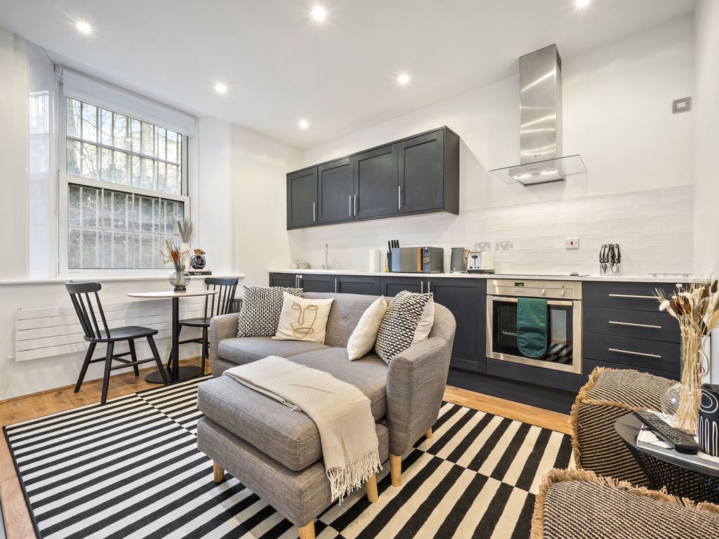 1 bed flat for sale in Hyde Park Place, Hyde Park W2, £395,000 Zoopla