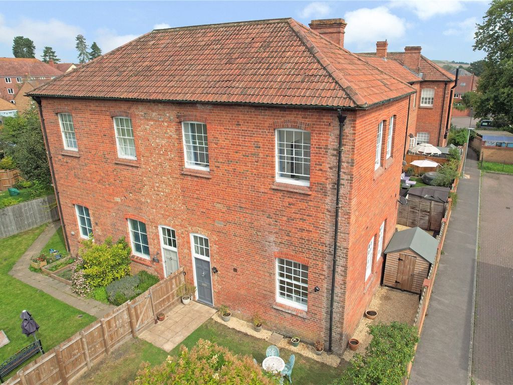 3 bed end terrace house for sale in Awdry Road, Devizes, Wiltshire SN10