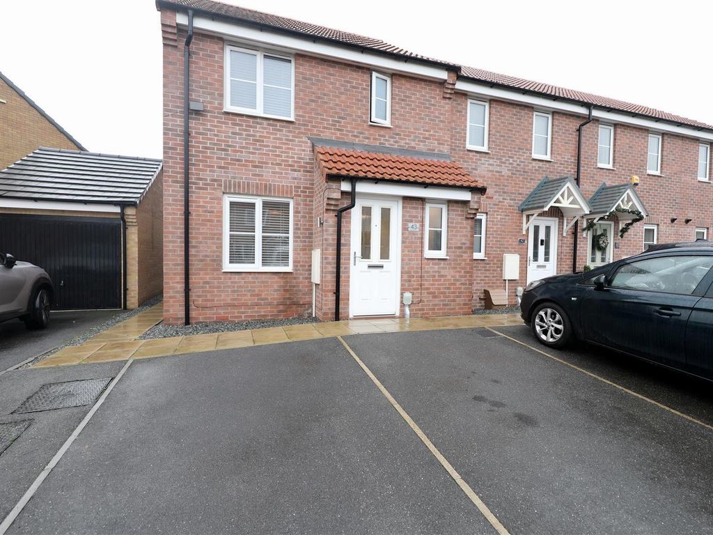 3 bed end terrace house for sale in Bounty Drive, Kingswood, Hull HU7, £185,000 Zoopla