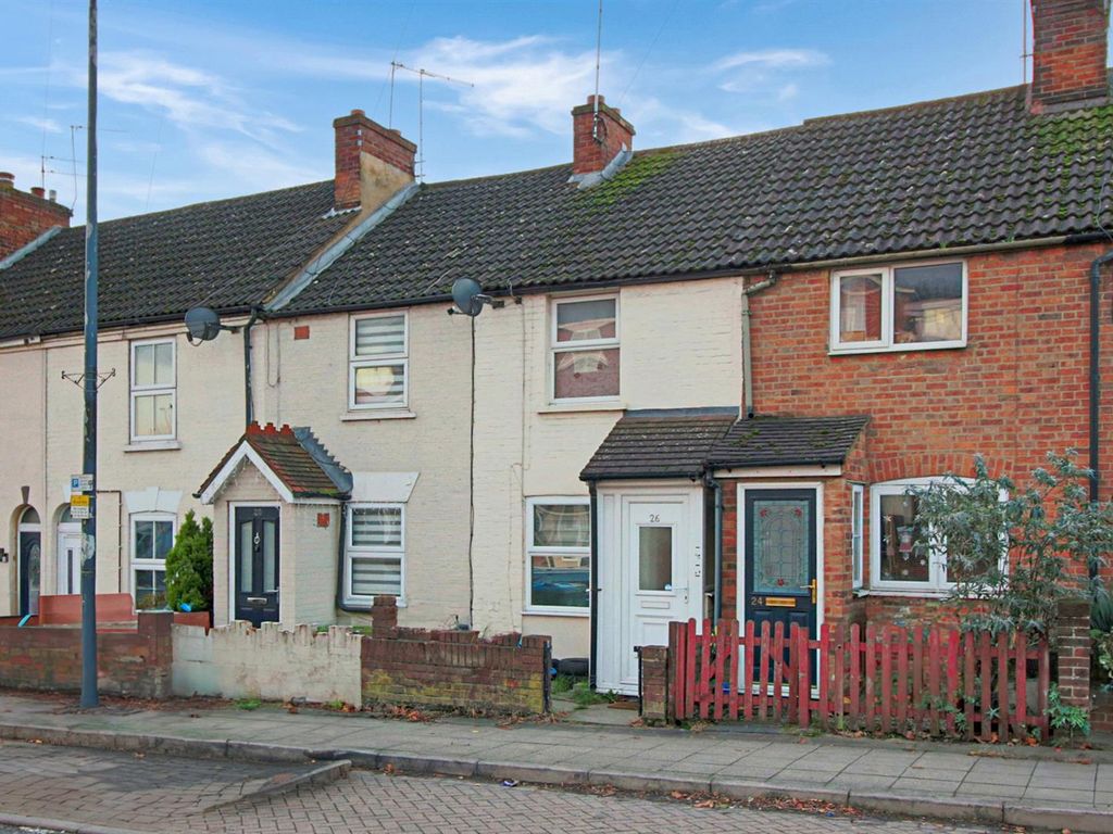 2 bed terraced house for sale in Park Street, Aylesbury HP20, £240,000