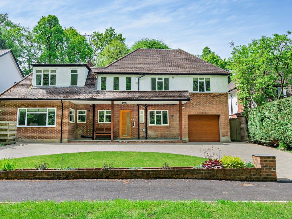 5 bed detached house for sale in Grovewood Close, Chorleywood, Herts