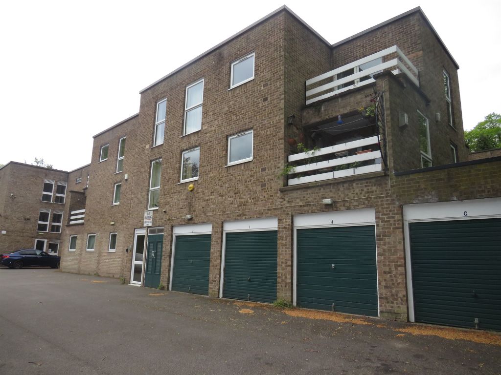 2 bed flat for sale in Lister Gardens, Bradford BD8 Zoopla