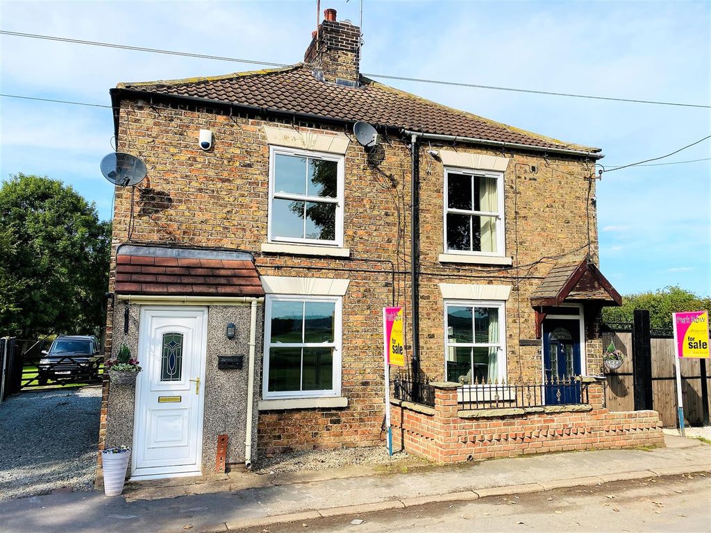 2 bed semidetached house for sale in Grange Road, Adlingfleet, Goole