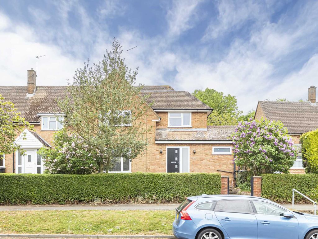 4 bed semidetached house to rent in Roundfield Avenue, Harpenden AL5