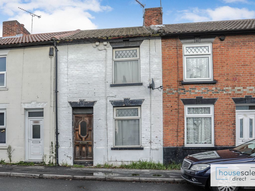 2 bed terraced house for sale in Bramford Lane, Ipswich IP1, £150,000