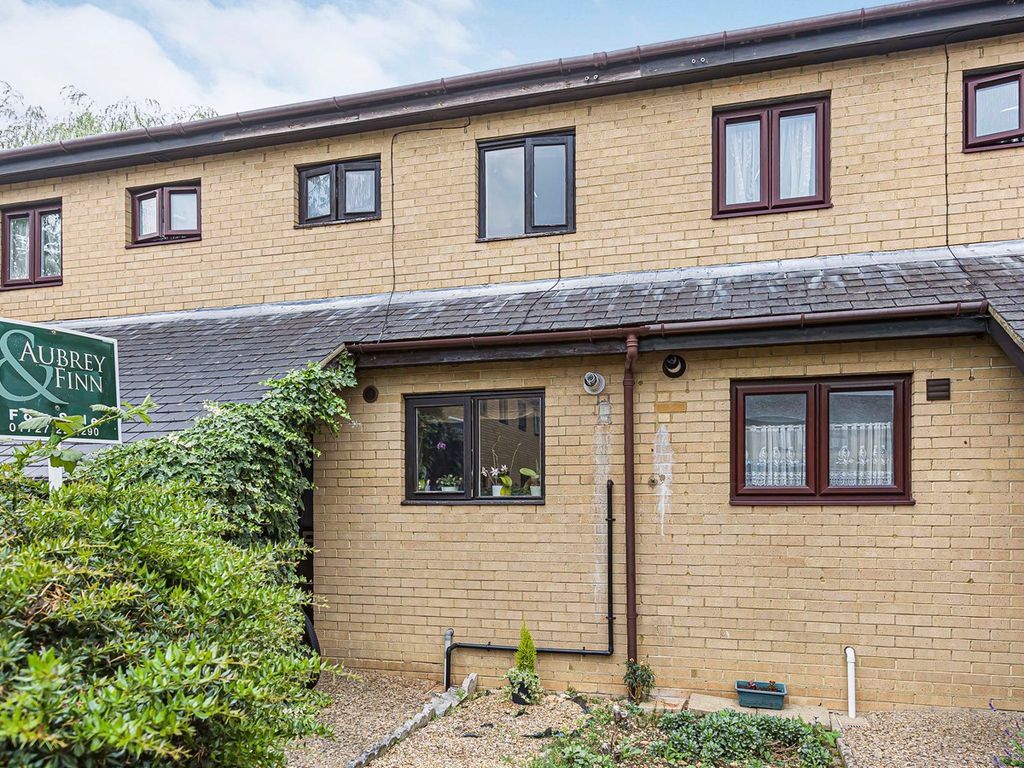 1 bed terraced house for sale in Bowmans Court, Hemel Hempstead HP2