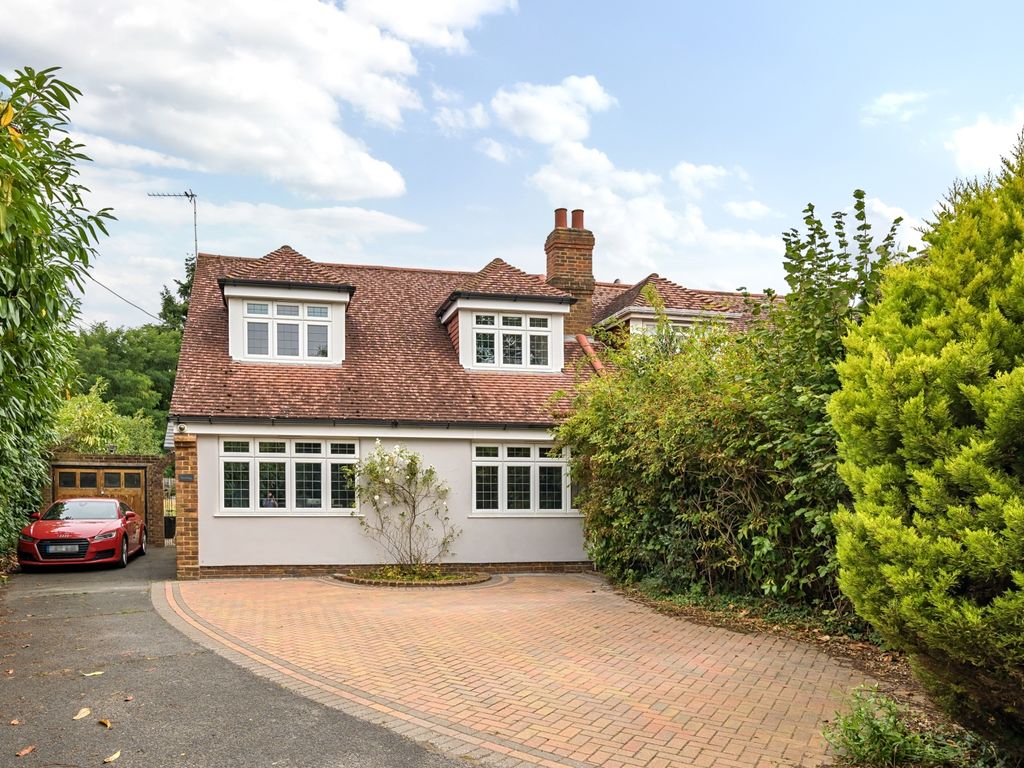 5 bed semidetached house for sale in Cray Road, Crockenhill, Swanley