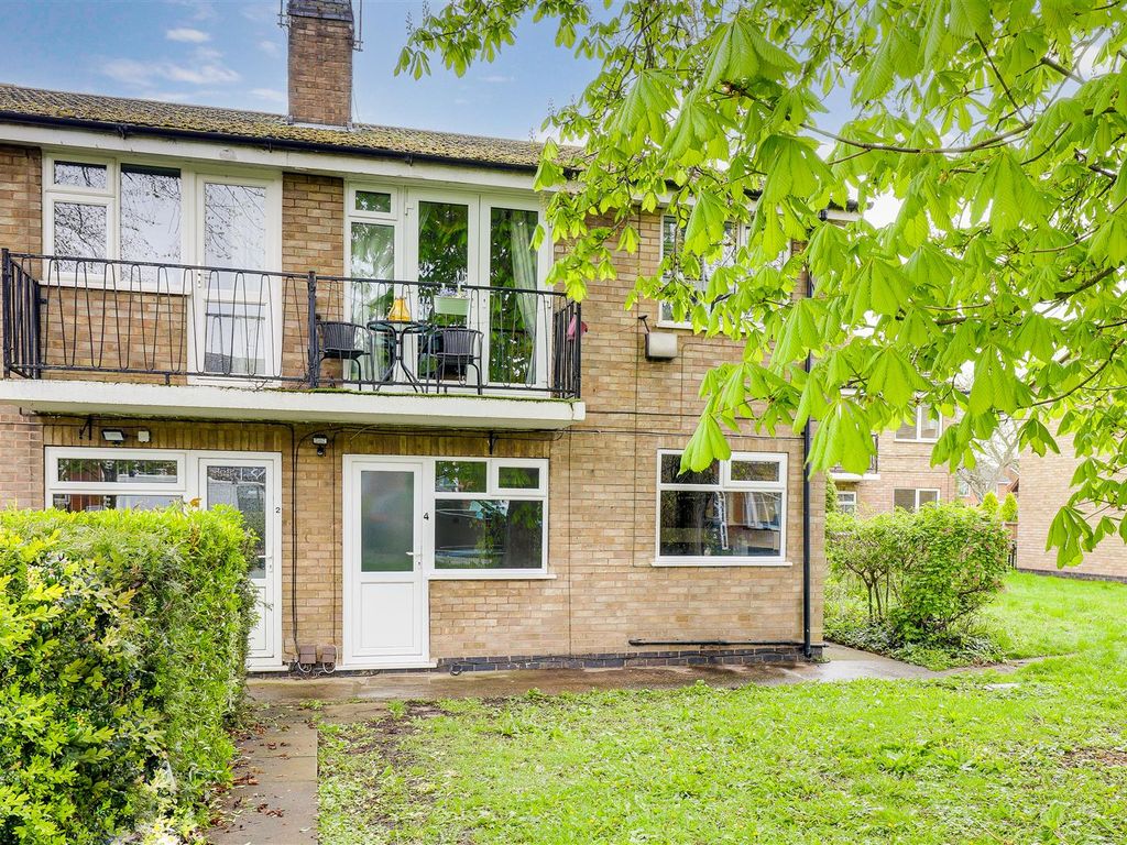 2 bed to rent in Stoke Lane, Gedling, Nottinghamshire NG4