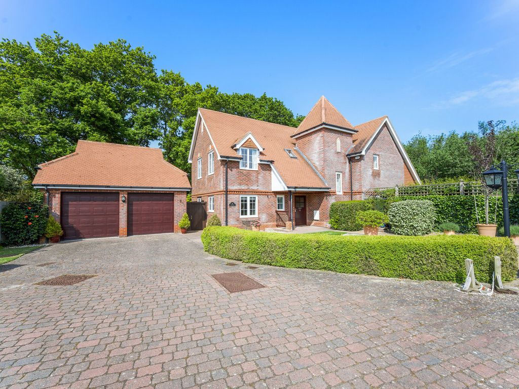 5 bed detached house for sale in Caigers Green Burridge Southampton