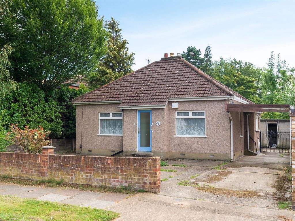 4 bed detached bungalow for sale in Frays Avenue, West Drayton UB7, £