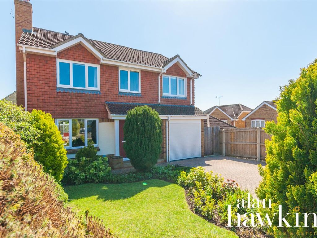 5 bed detached house for sale in Otter Way, Royal Wootton Bassett