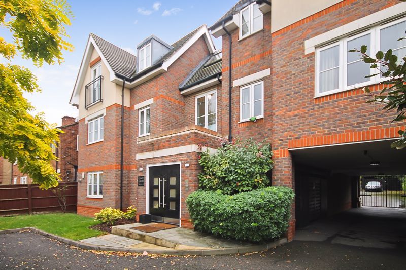 2 bed flat for sale in Manor Road, HarrowOnTheHill, Harrow HA1, £