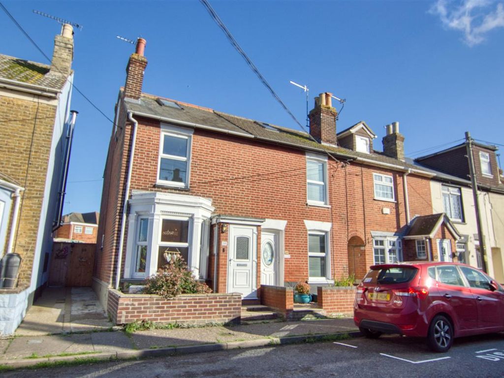 3 bed end terrace house for sale in Close To Waterside, Colne Rd