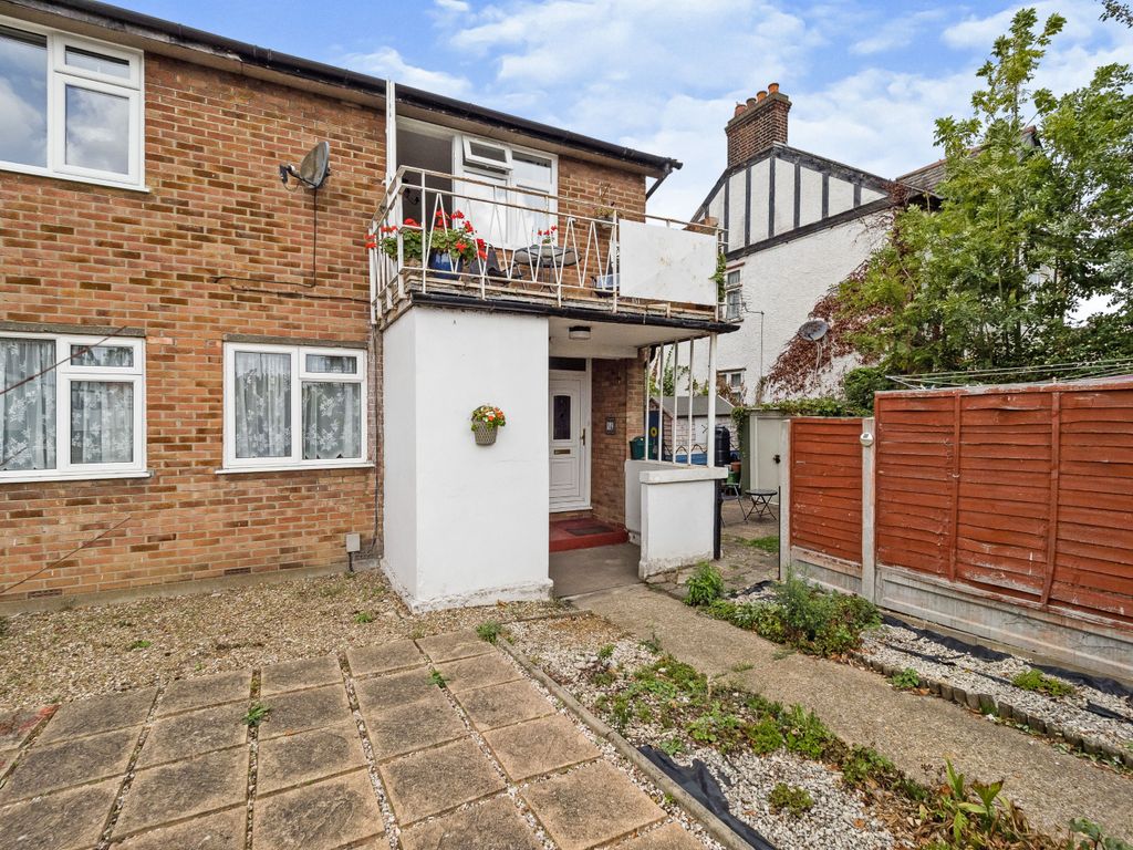 2 bed for sale in Collier Row Lane, Collier Row, Romford RM5