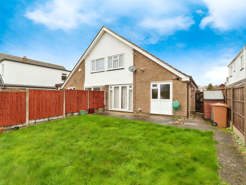 3 bed semidetached bungalow for sale in Trent Close, Stevenage SG1, £450,000 Zoopla