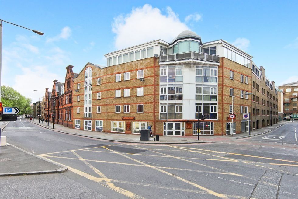 2 bed flat to rent in Shad Thames, London SE1 Zoopla