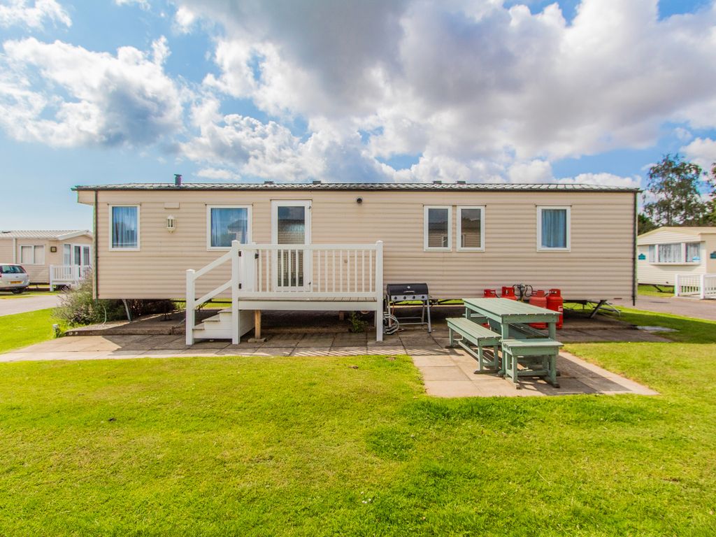 3 bed mobile/park home for sale in Warren Road, Hopton, Great Yarmouth NR31, £17,000 Zoopla