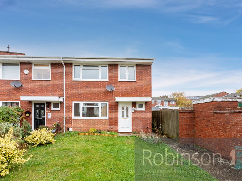 3 bed end terrace house for sale in Lent Green Lane, Burnham, Slough