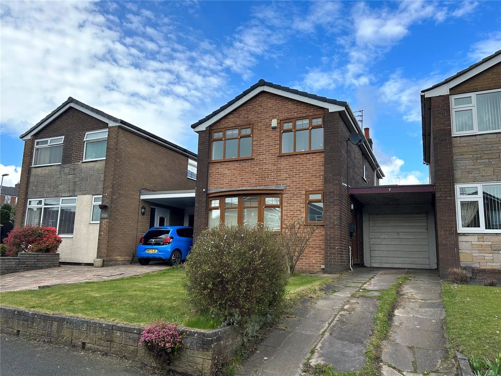 3 bed linkdetached house for sale in York Road, Chadderton, Oldham