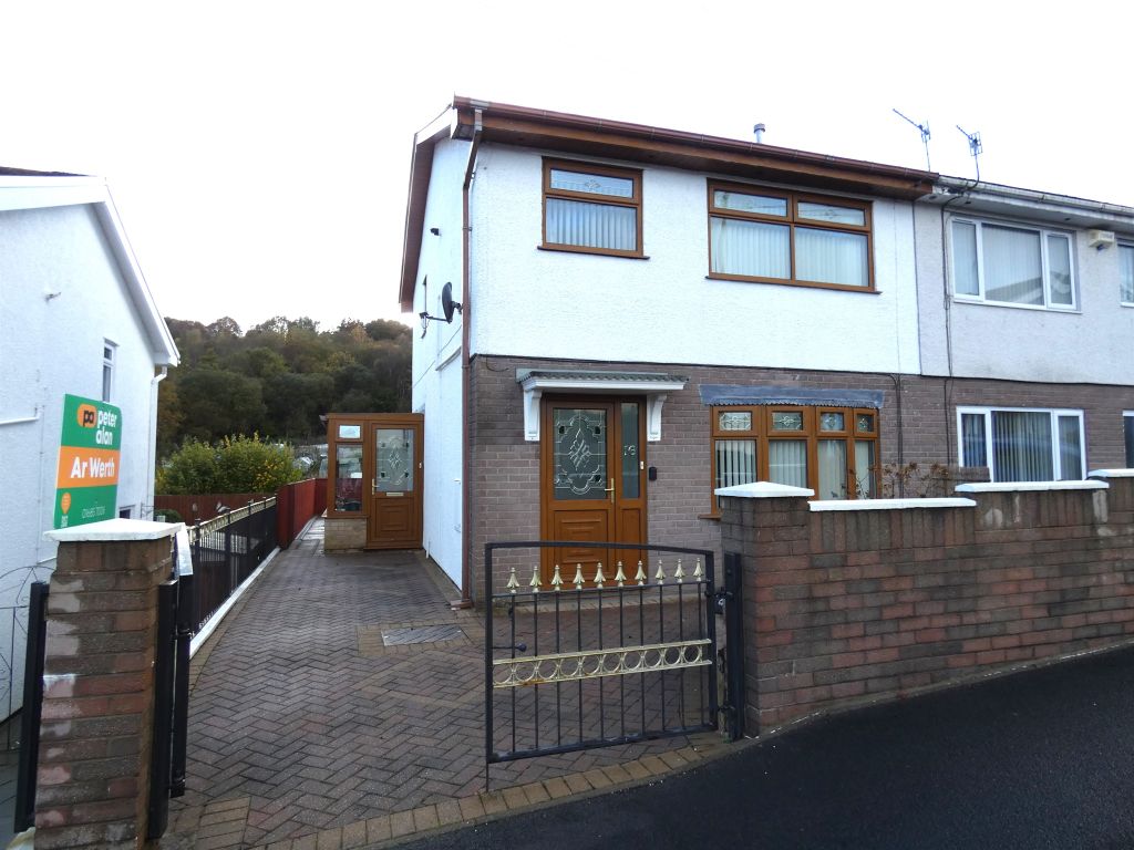 3 bed semidetached house for sale in Brynffynon Close, Aberdare CF44