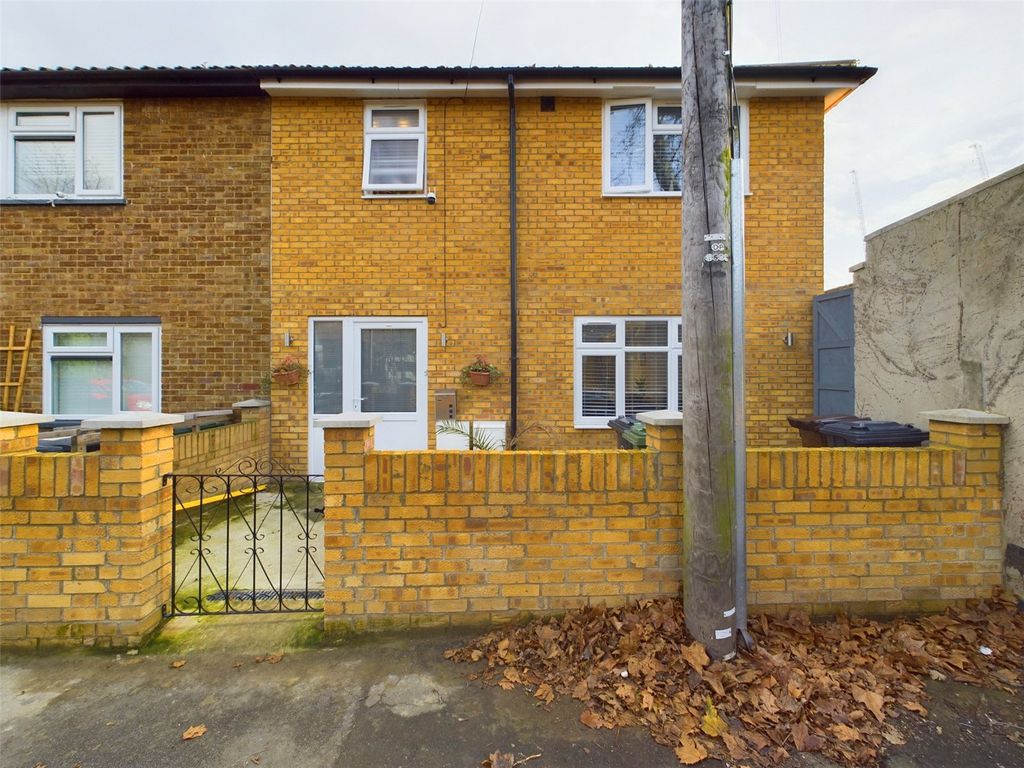 4 bed end terrace house for sale in Wyatts Lane, Walthamstow, London