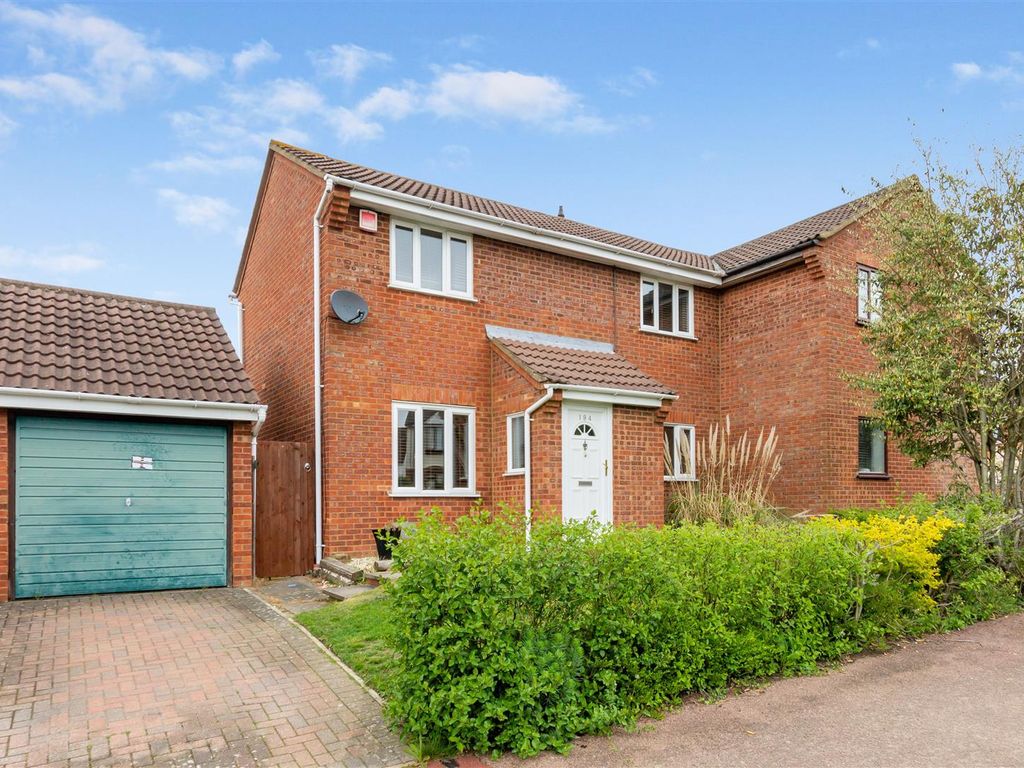 3 bed semidetached house for sale in Arncliffe Drive, Heelands, Milton