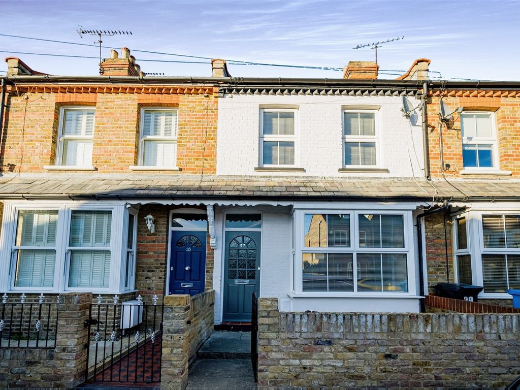 3 bed terraced house for sale in Victor Road, Windsor SL4 Zoopla