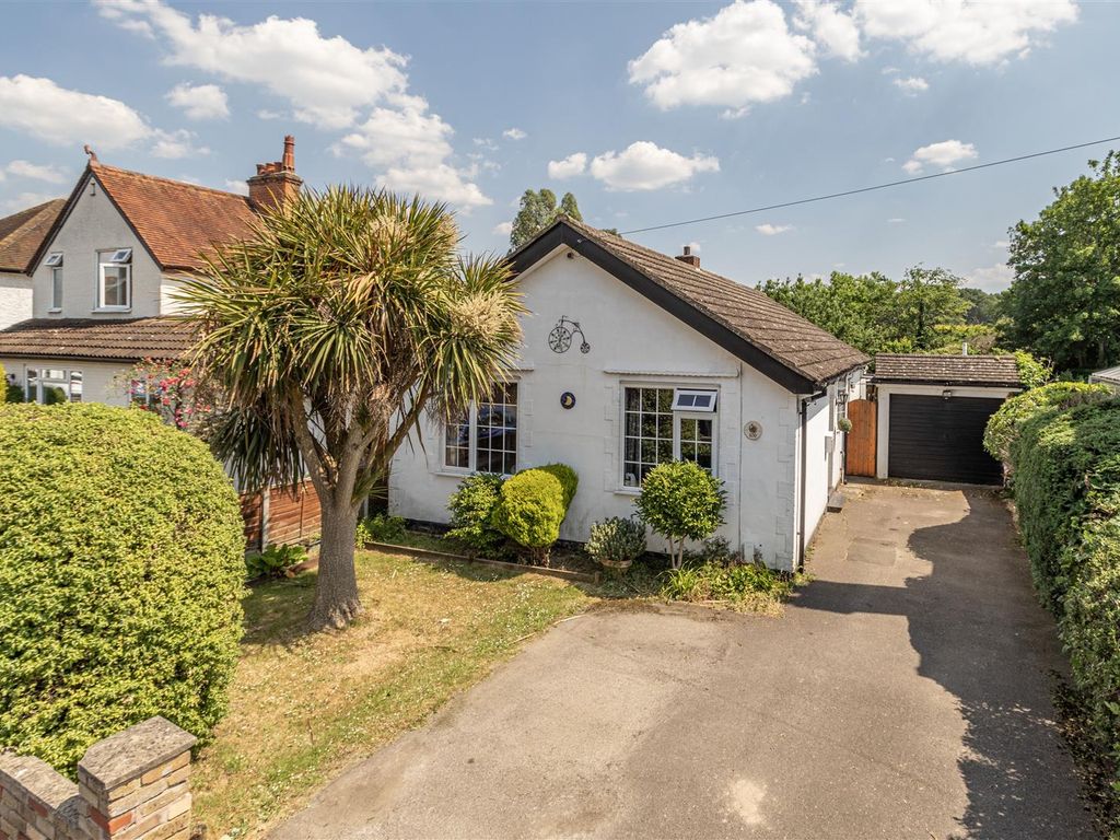 3 bed detached bungalow for sale in Liberty Lane, Addlestone KT15 Zoopla
