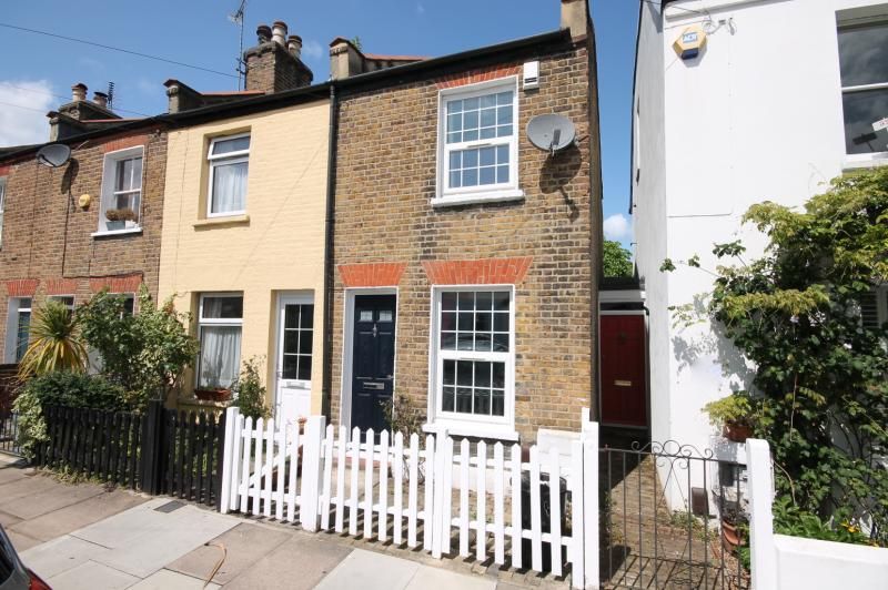2 bed end terrace house to rent in Longfield Street, Southfields