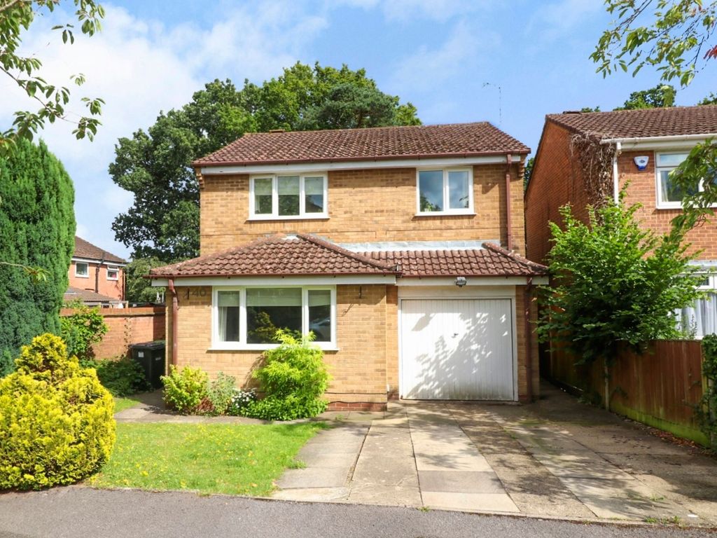 4 bed detached house for sale in Berrywood Gardens, Hedge End SO30, £