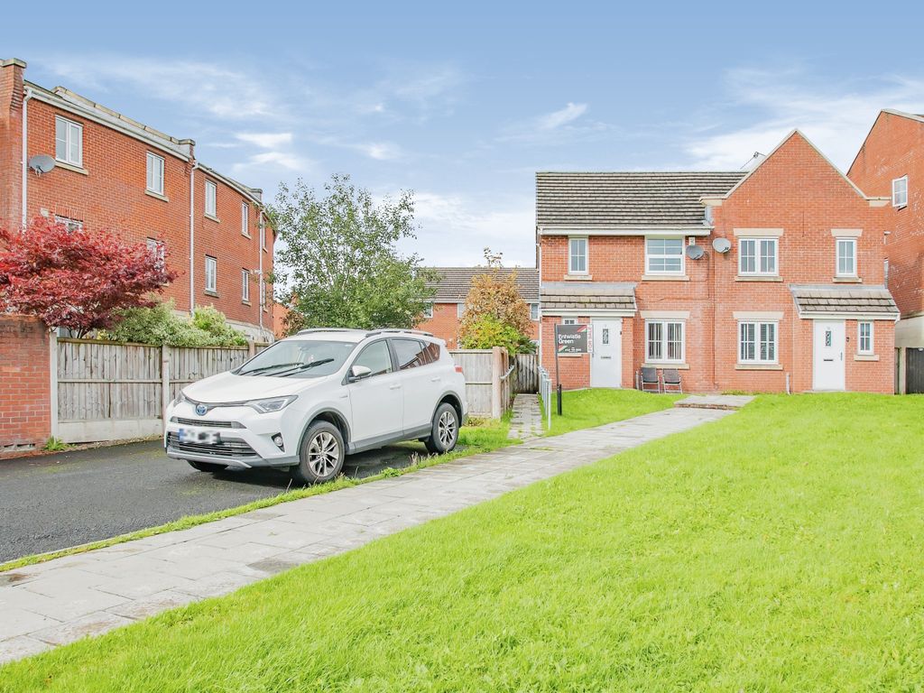 3 bed semidetached house for sale in Barlow Close, Walmersley, Bury