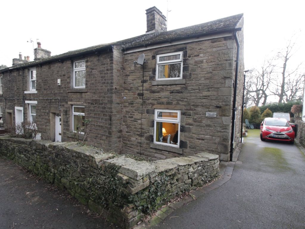 3 bed end terrace house for sale in Marple Road, Charlesworth, Glossop