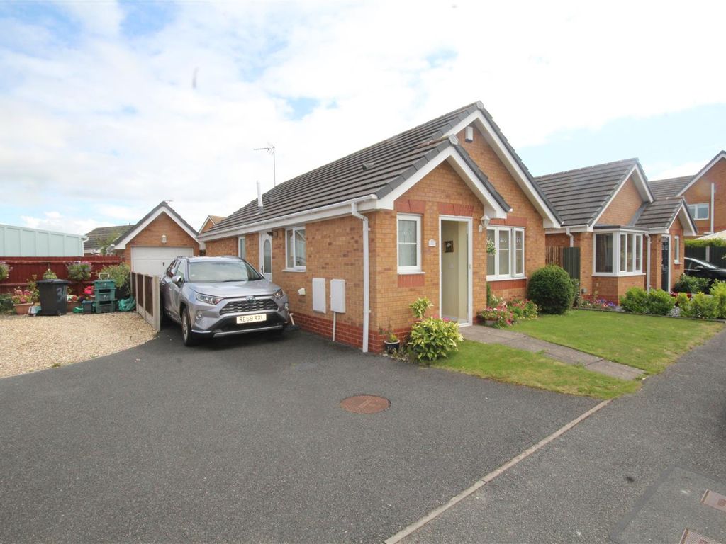 2 bed detached bungalow for sale in Lon Glanfor, Abergele LL22, £