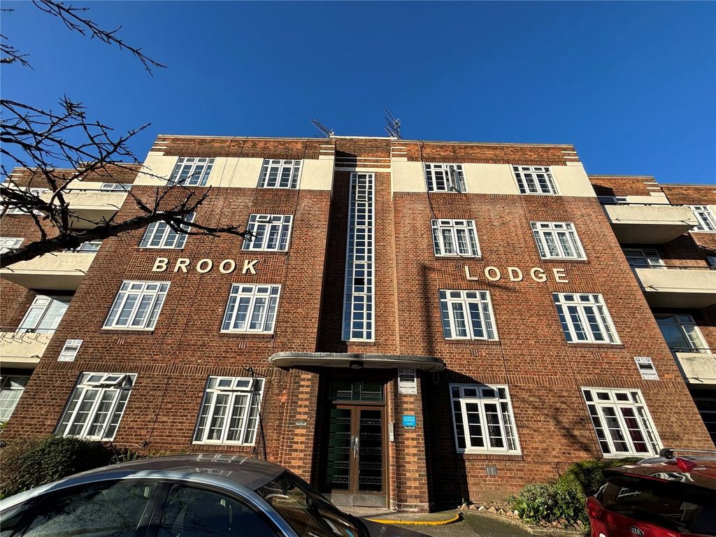 4 bed flat for sale in North Circular Road, London NW11, £255,000 Zoopla