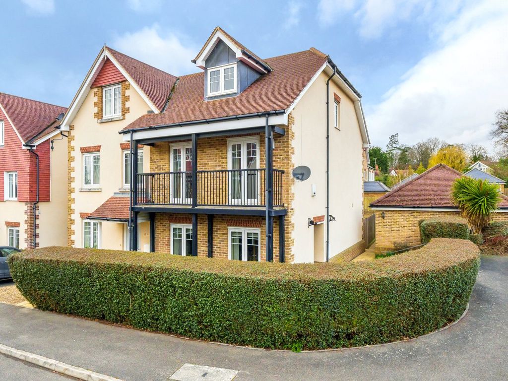 3 bed semidetached house for sale in Halcyon Close, Oxshott KT22 Zoopla
