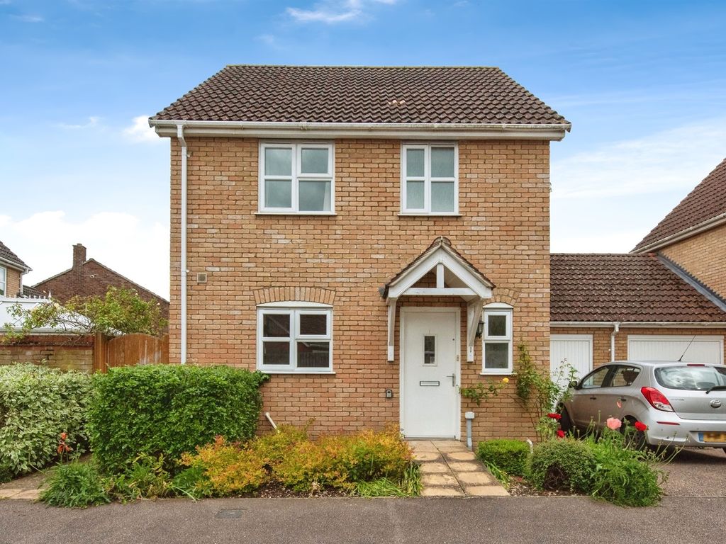 3 bed link detached house for sale in Green Acre Close, Mundford