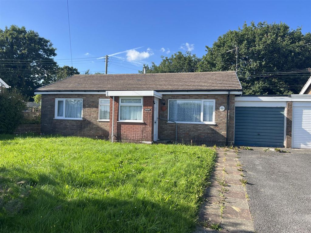 3 bed bungalow for sale in Bancyfelin, Carmarthen SA33, £195,000 Zoopla