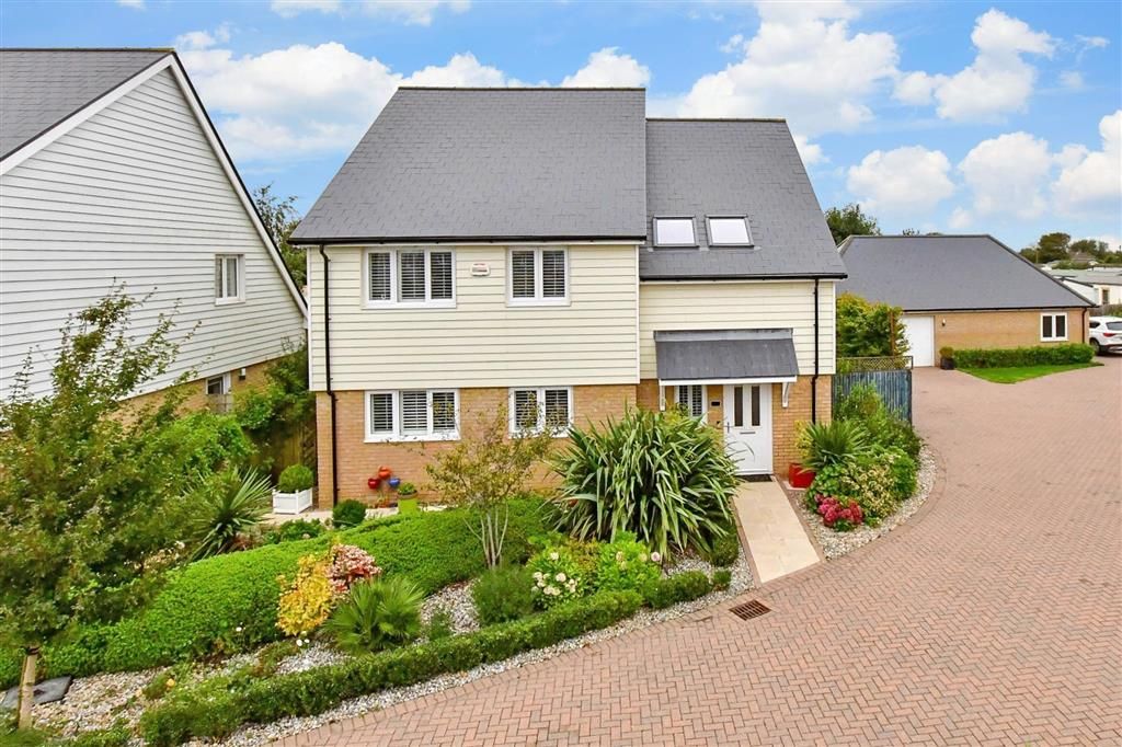 4 bed detached house for sale in CapelLeFerne, CapelLeFerne