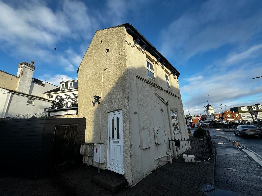 1 bed flat to rent in Carnarvon Road, ClactonOnSea CO15, £800 pcm