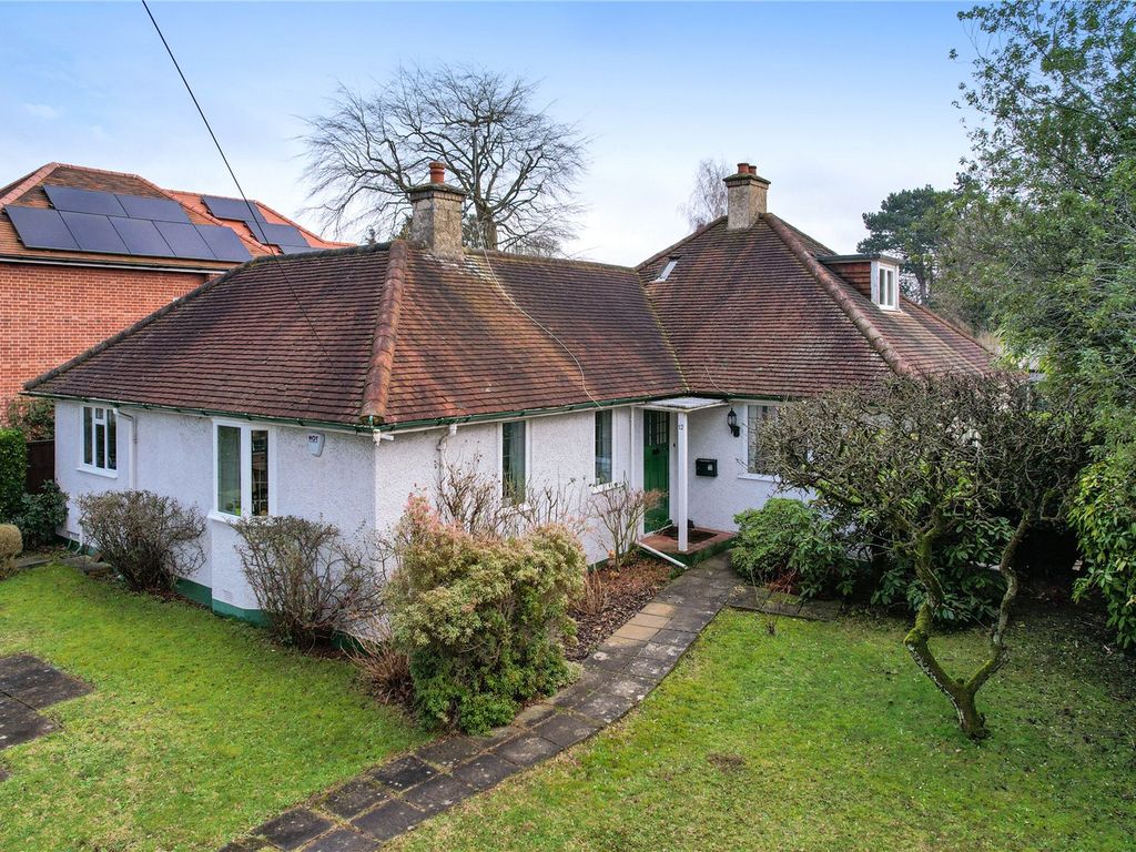 4 bed bungalow for sale in Bowes Road, WaltonOnThames KT12, £