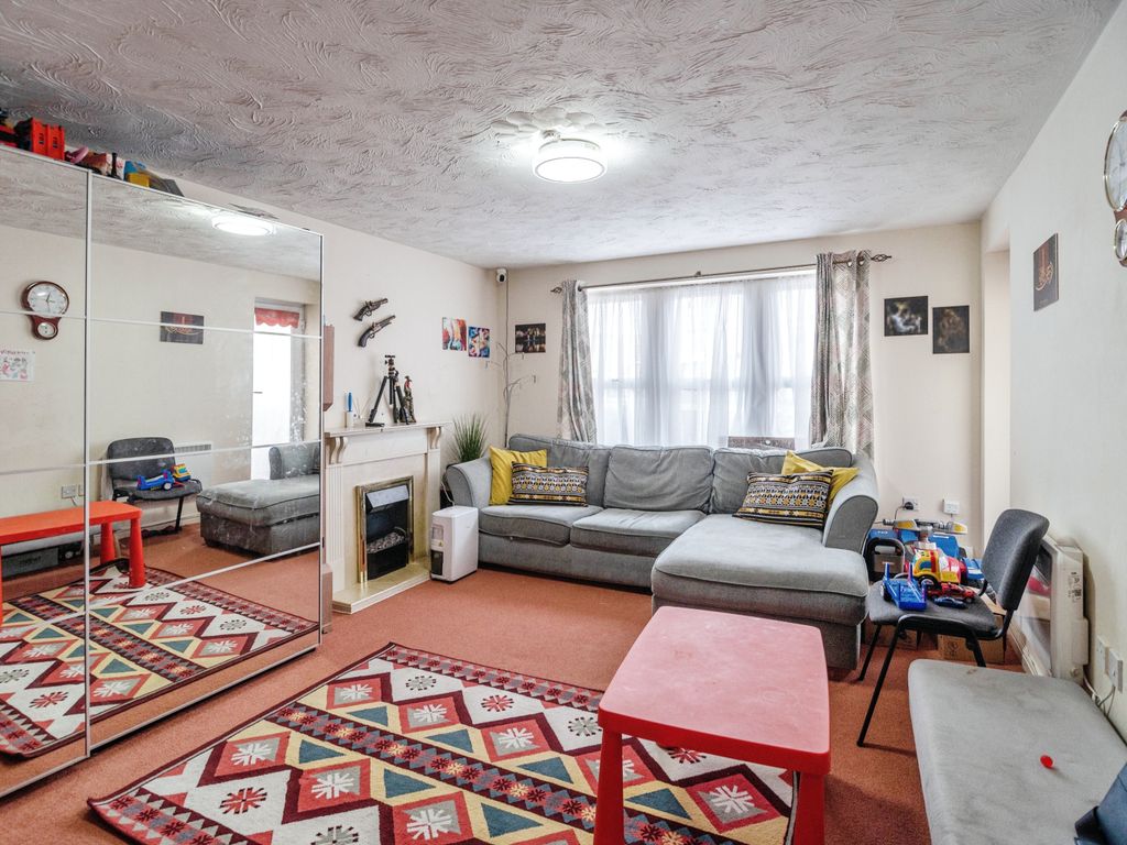 2 bed flat for sale in Sewell Close, Chafford Hundred, Grays, Essex