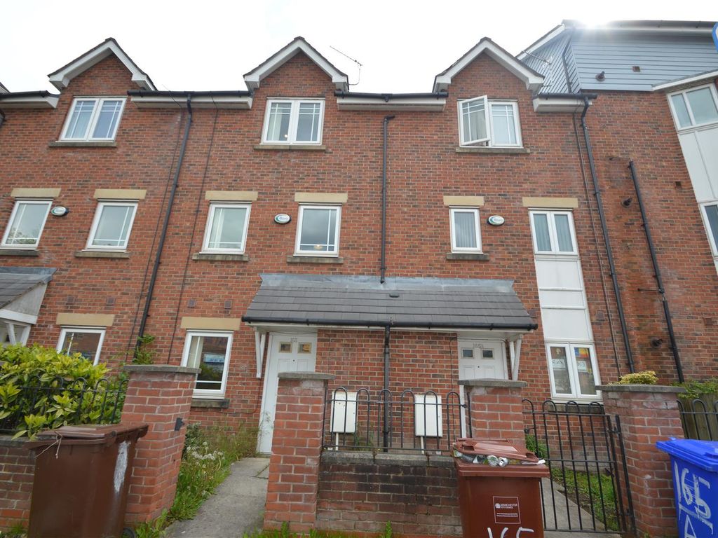 4 bed property to rent in Chorlton Road, Hulme, Manchester M15, £2,200