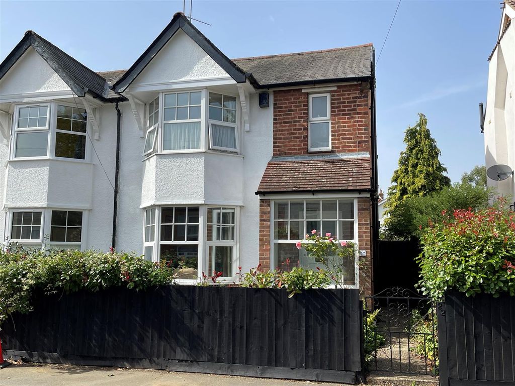 3 bed semidetached house for sale in Hatton Park Road, Wellingborough