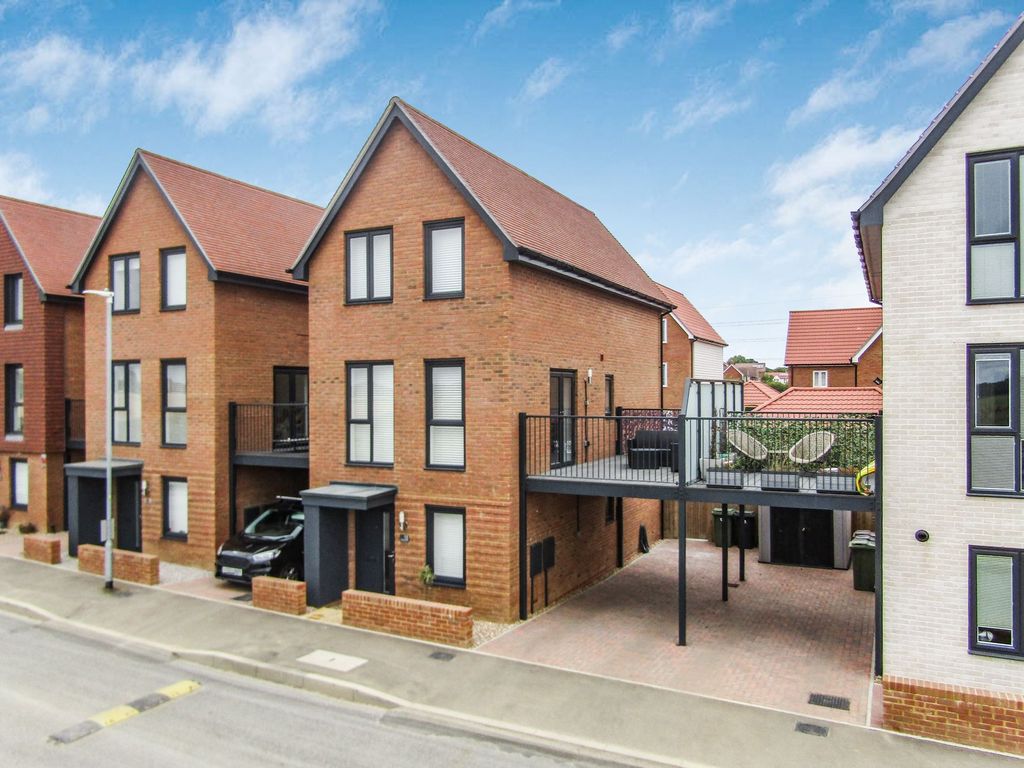 3 bed detached house for sale in Discovery Drive, Kingsnorth TN23 Zoopla