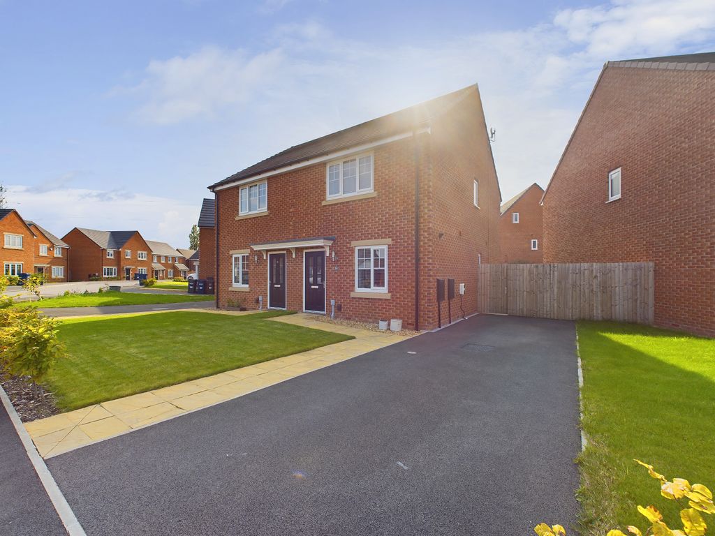 3 bed semidetached house to rent in Twill Road, Farington Moss