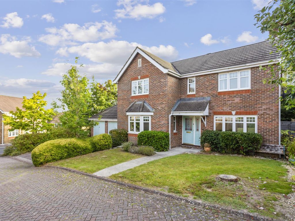4 bed detached house for sale in Lime Kiln Way, Salisbury SP2, £525,000
